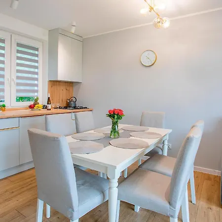 2 Bedroom Awesome In Apartmán Jastrzębia Góra