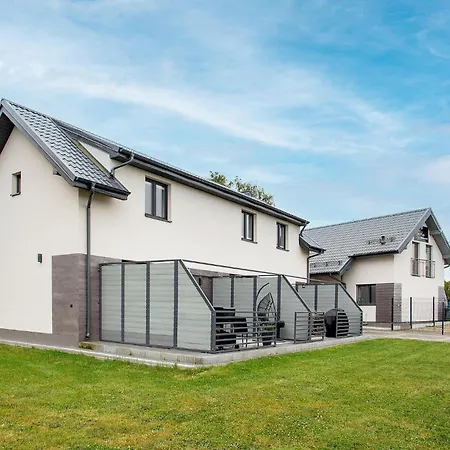 2 Bedroom Awesome In Jastrzębia Góra